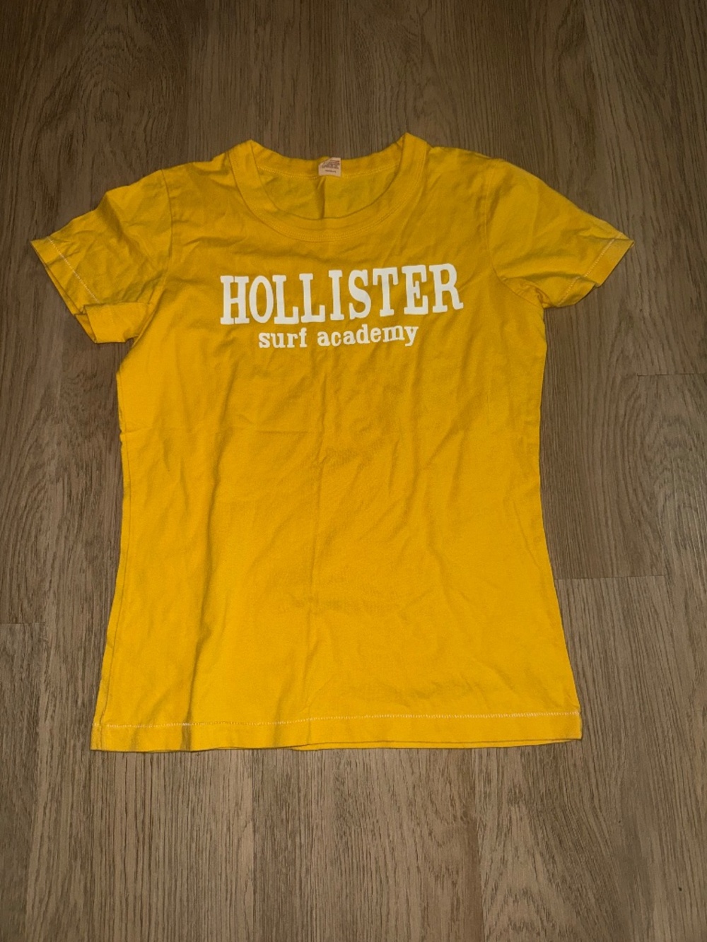 Vintage Hollister Surf Academy‎ Yellow Graphic Baby Tee Y2K Fitted Logo Top
